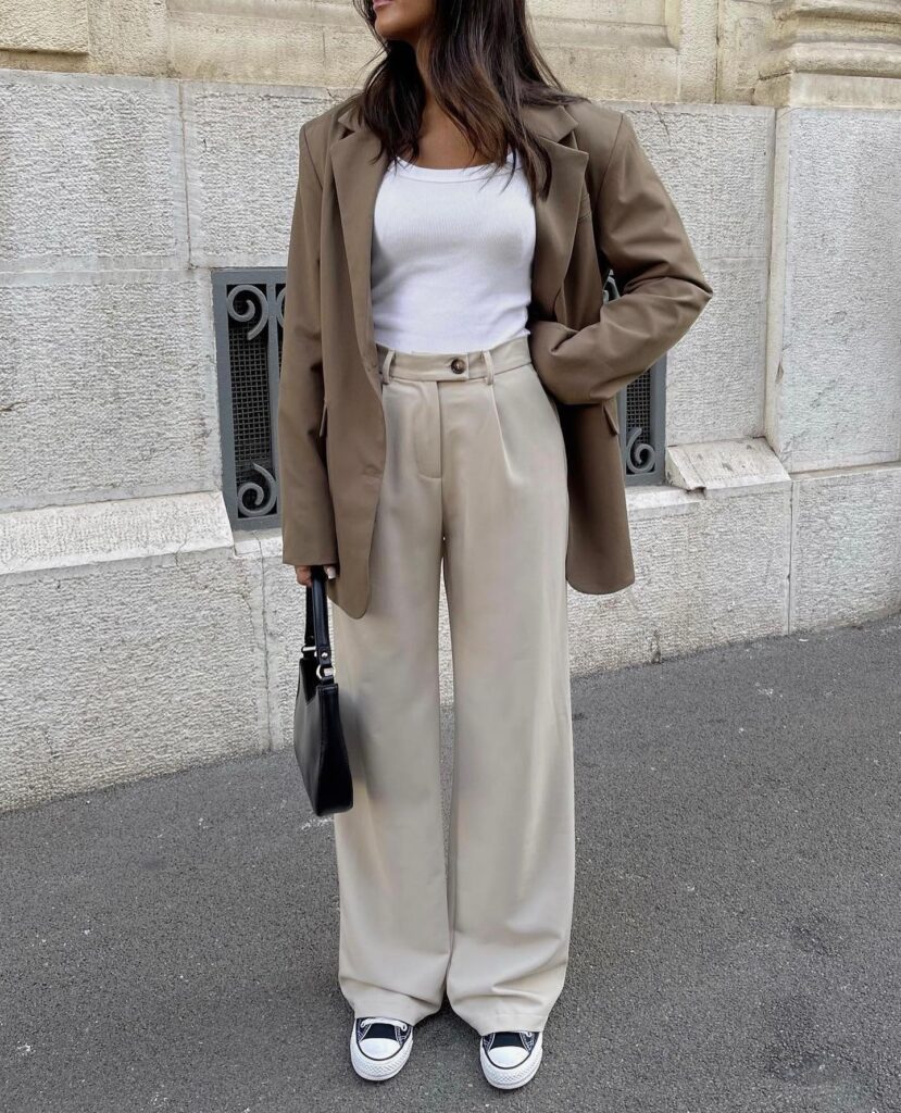 Latte look στη μόδα: Πώς να συνδυάσεις καφέ και λευκό για κομψά, διαχρονικά outfit