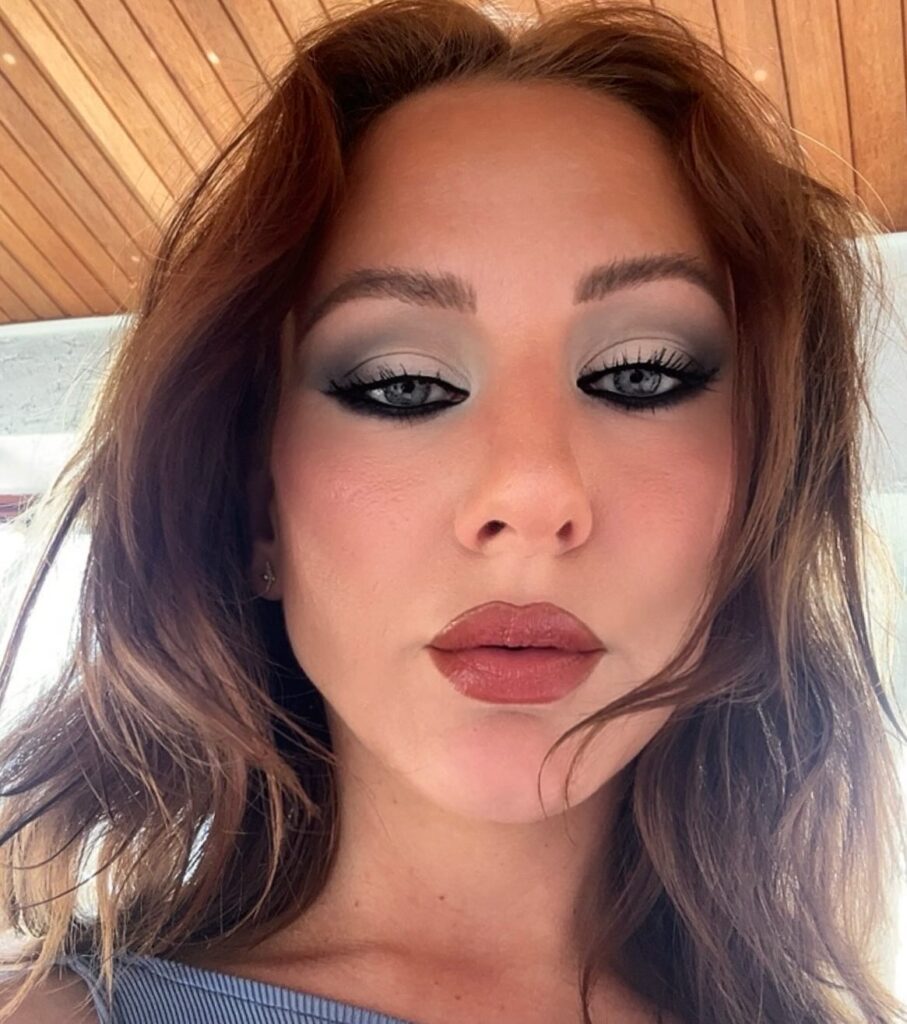 Λευκή σκιά ματιών: φωτεινό και ξεκούραστο βλέμμα στη στιγμή