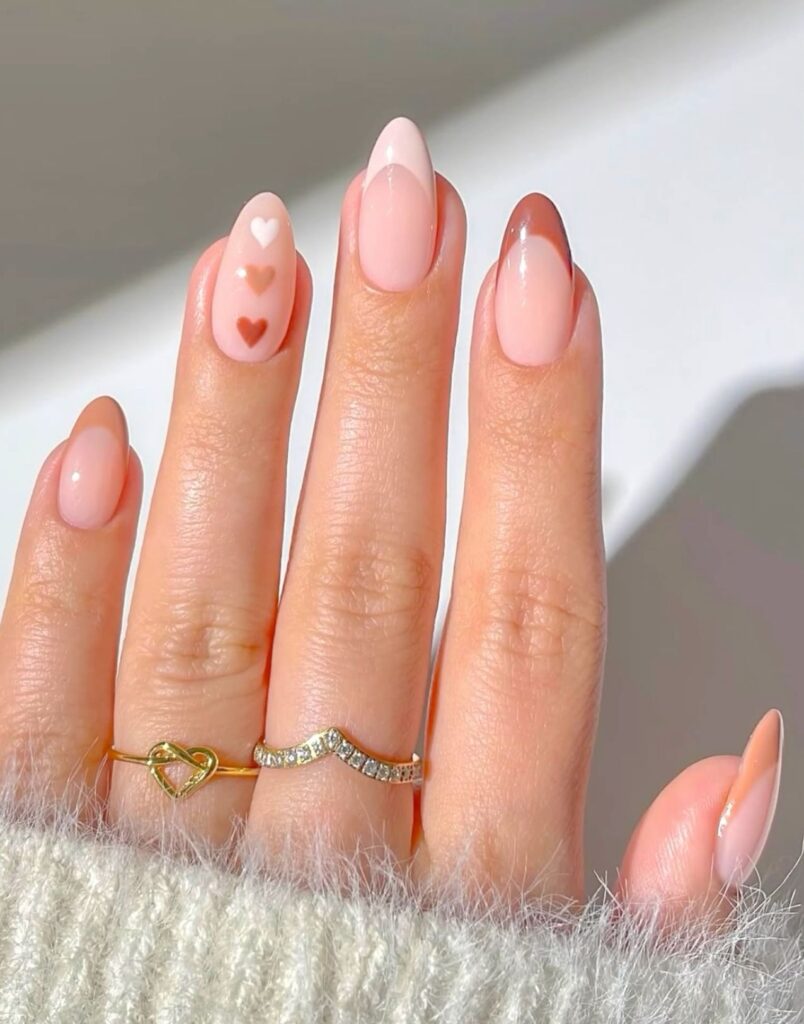 Μικρές καρδιές σε ουδέτερη βάση: Πώς να πετύχεις valentine nails χωρίς να είναι κιτς