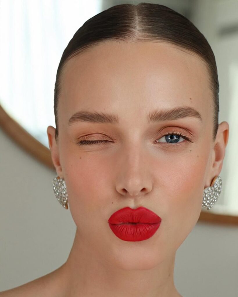 Matte κόκκινο κραγιόν: Βρείτε την κατάλληλη απόχρωση για εσάς