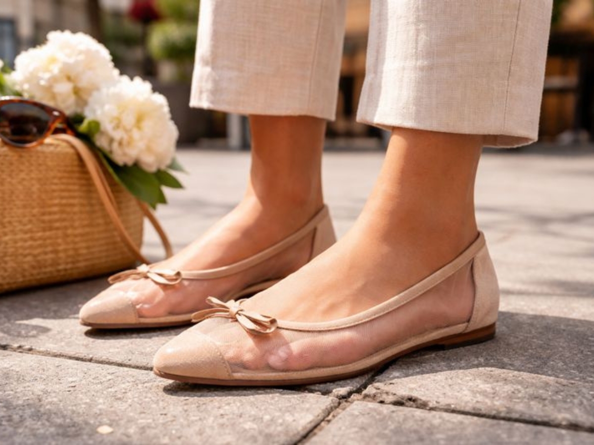 Mesh παπούτσια: γιατί τα διάφανα flats γίνονται η νέα καθημερινή επιλογή