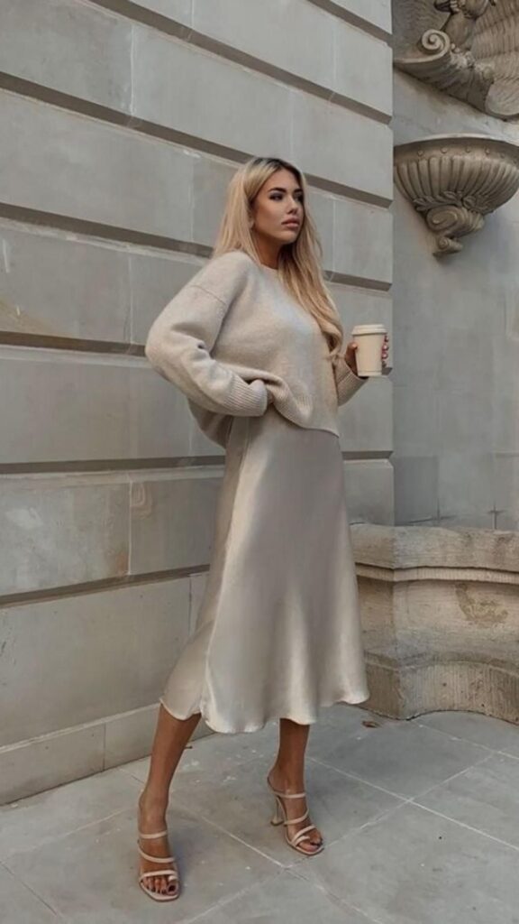 Μεταξωτές υφές σε καθημερινά outfits: Γιατί δείχνουν πιο «τρυφερά» στο μάτι