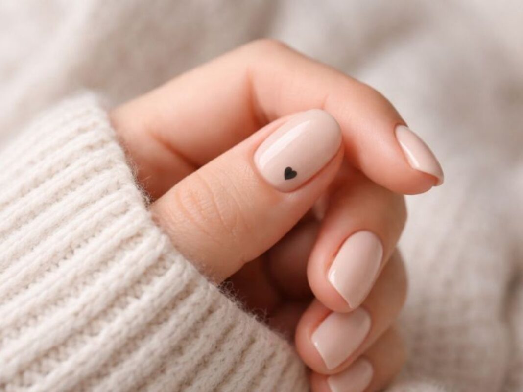 Micro σχέδια μόνο στον αντίχειρα: η νέα minimal λεπτομέρεια