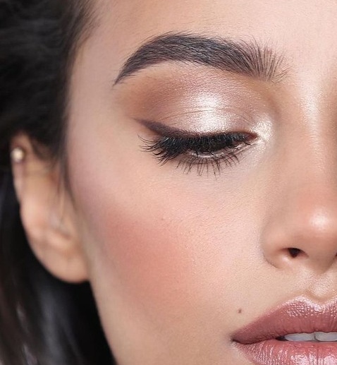 Γιατί το minimal eye makeup δείχνει πιο σύγχρονο