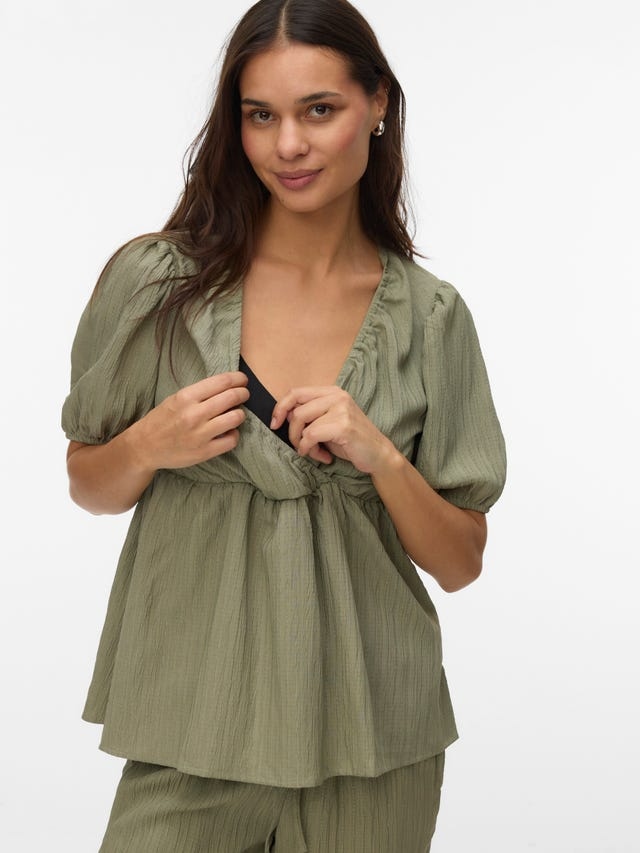 Τα ιδανικά μπλουζάκια για να μη διακρίνεται το σουτιέν