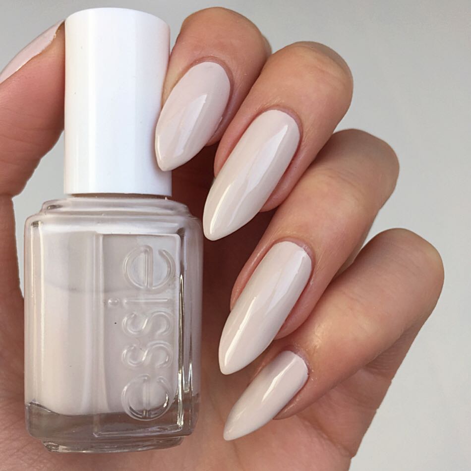 Opaque white νύχια: το καθαρό λευκό που αντικαθιστά το γαλλικό