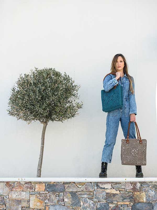 Πλεκτές τσάντες πόλης: Γιατί επανέρχονται εκτός καλοκαιριού