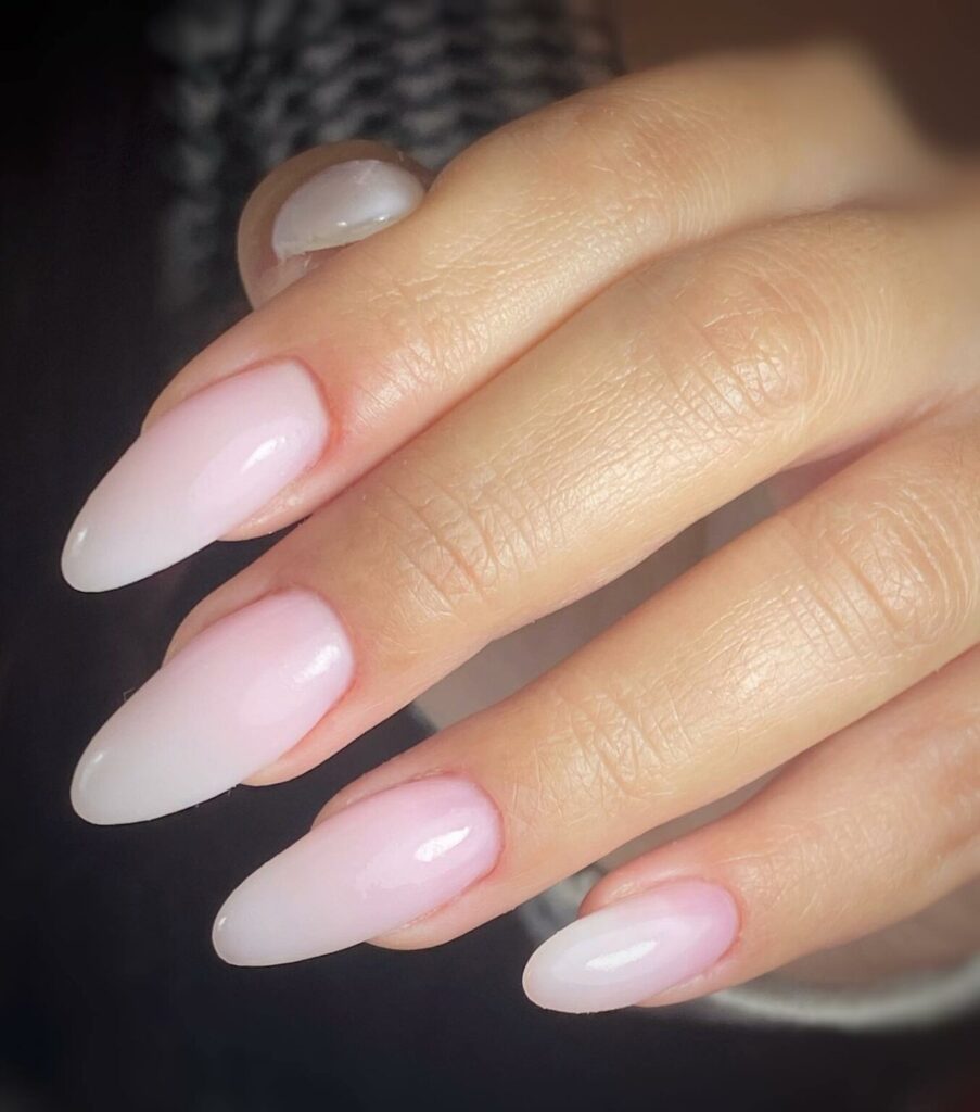 Soft nude με ροζ υποτόνο: Το πιο ασφαλές valentine μανικιούρ