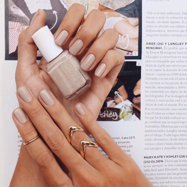 Soft sand nails: Το ουδέτερο χρώμα στα νύχια που δείχνει ζεστό