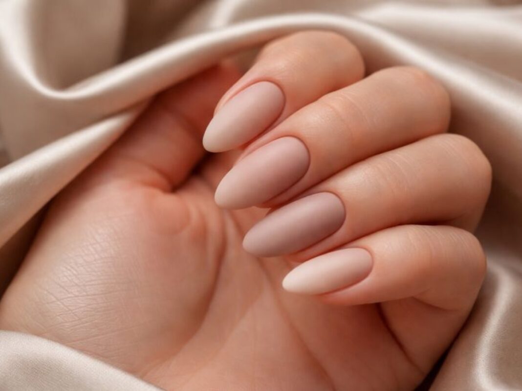 Semi-matte φινίρισμα: Η νέα υφή στα νύχια που δείχνει κομψή και πολυτελής