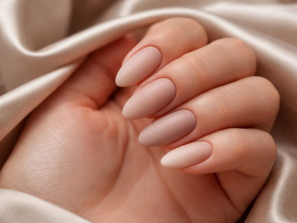 Semi-matte φινίρισμα: Η νέα υφή στα νύχια που δείχνει κομψή και πολυτελής