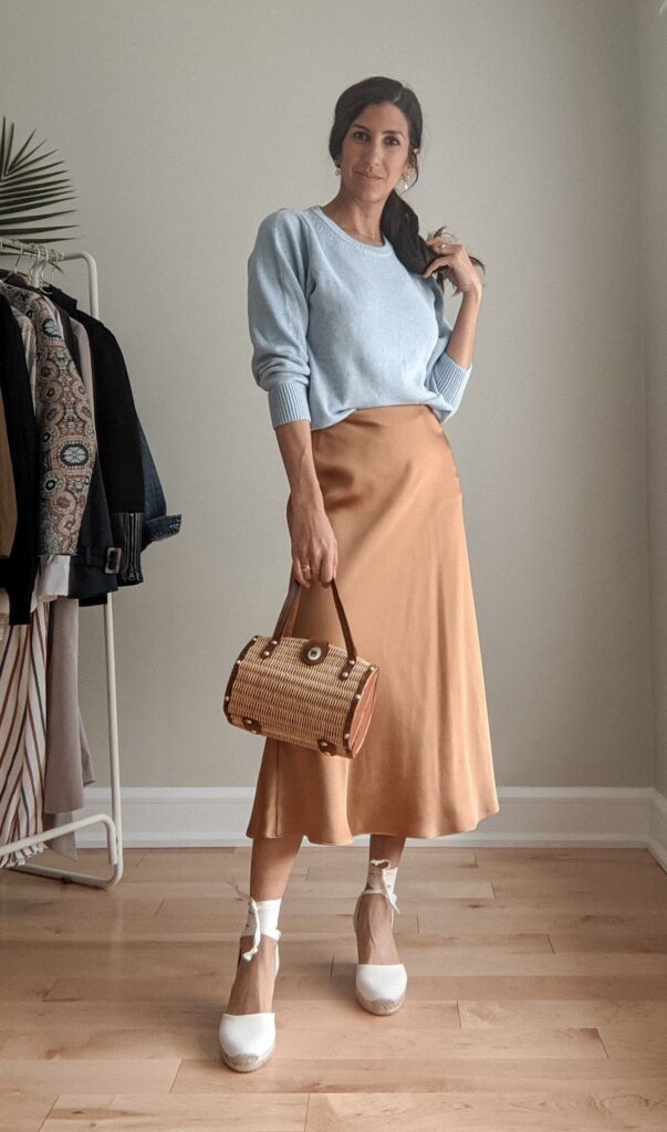 Slip φούστες σε απαλή απόχρωση: Το κομμάτι που συνδέεται με ρομαντική διάθεση