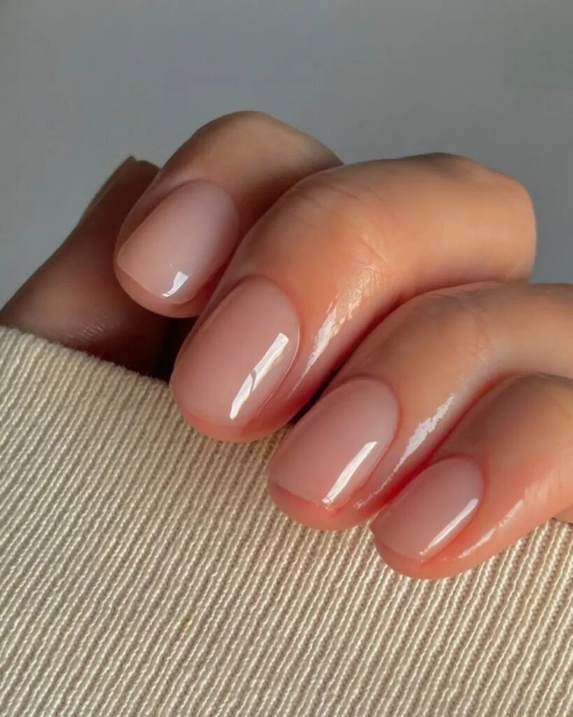 Soft blush nails: Το ροζ που δείχνει ουδέτερο