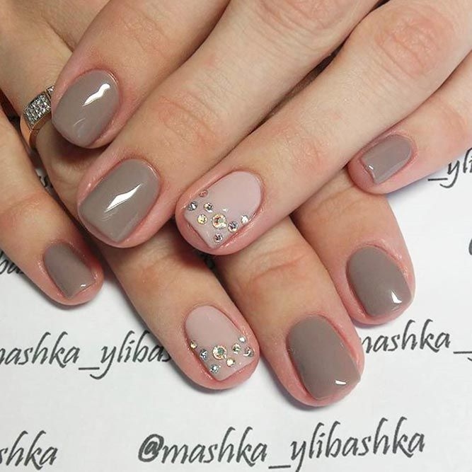 Warm taupe nails: H διαφορετική εναλλακτική του γκρι
