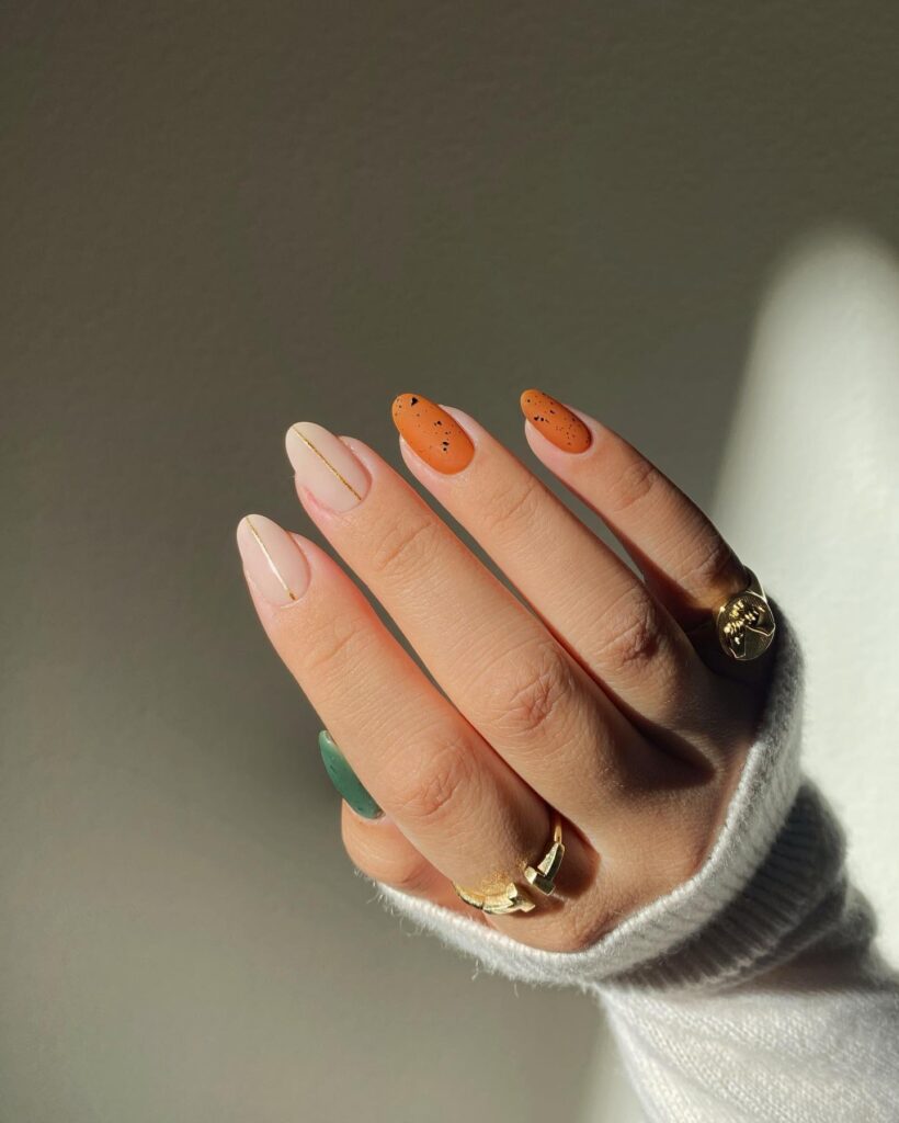 Soft terracotta nails: Το ζεστό χρώμα που ταιριάζει με όλα