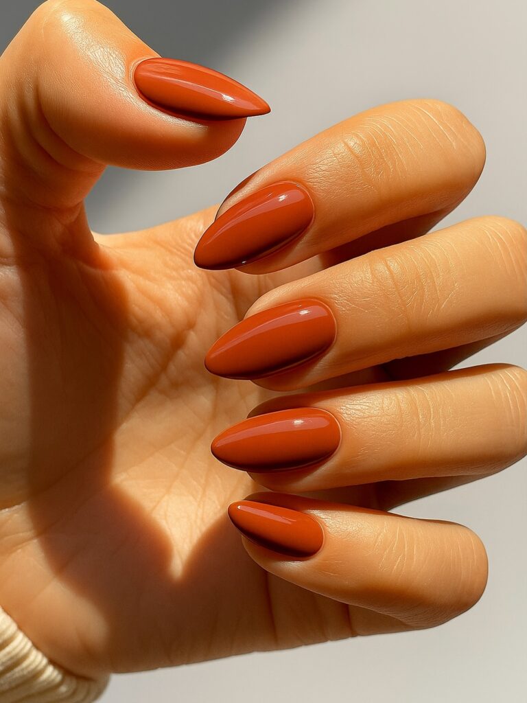 Soft terracotta nails: Το ζεστό χρώμα που ταιριάζει με όλα