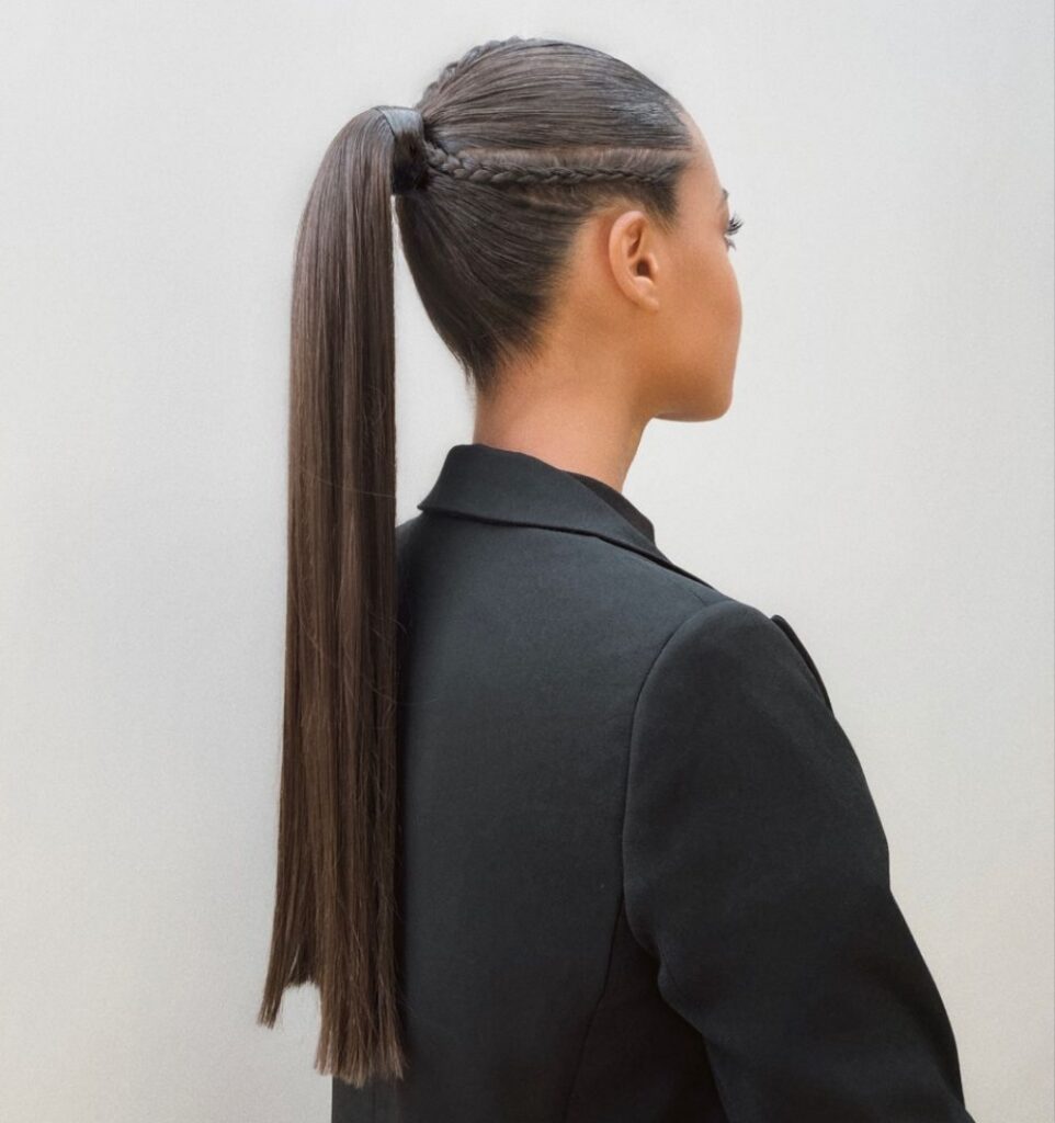 Χαμηλή αλογοουρά με φυσική υφή για καθαρό αποτέλεσμα