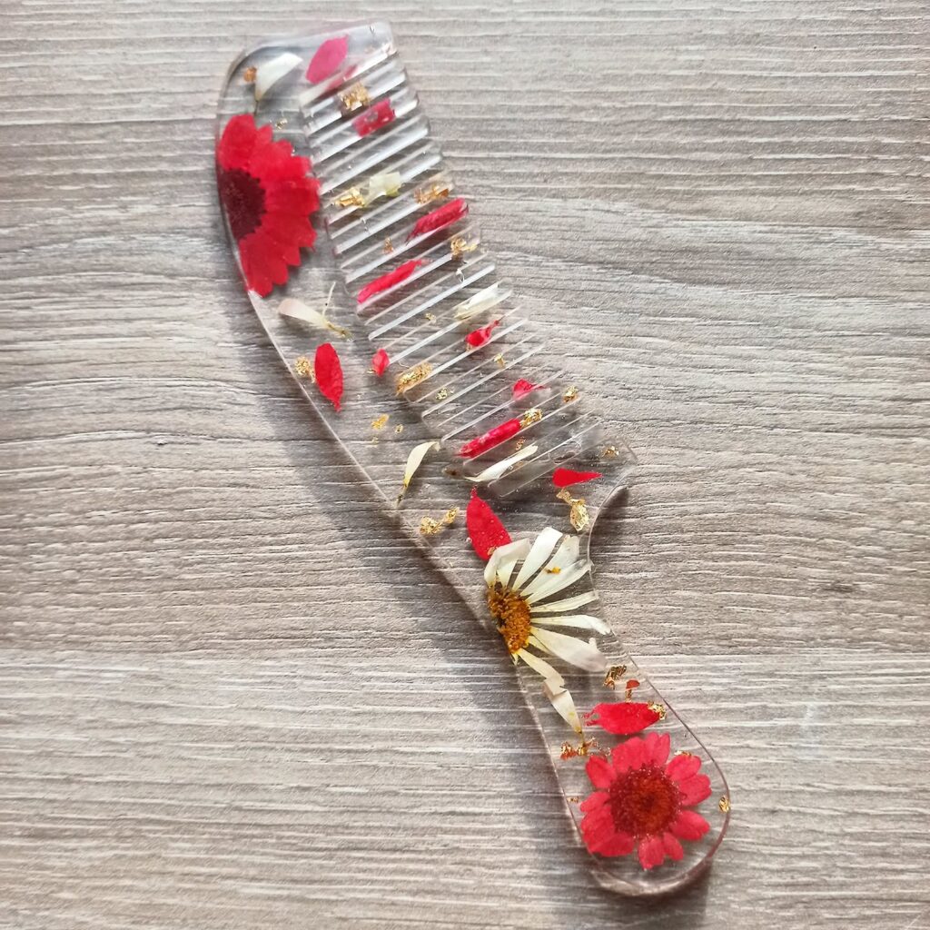 Βούρτσα, χτένα ή δάκτυλα; Τι προκαλεί λιγότερη ζημιά