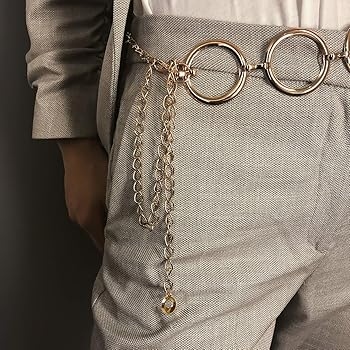 Ζώνες με μεταλλικό κρίκο, το αξεσουάρ που αλλάζει κάθε απλό outfit