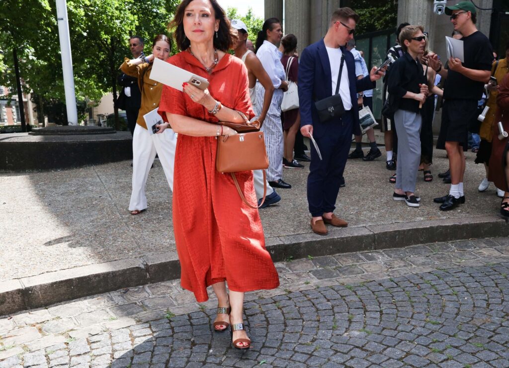 30 Ανοιξιάτικα Outfit Που Κάνουν Κάθε Γυναίκα να Δείχνει πιο Ψηλή και Κομψή