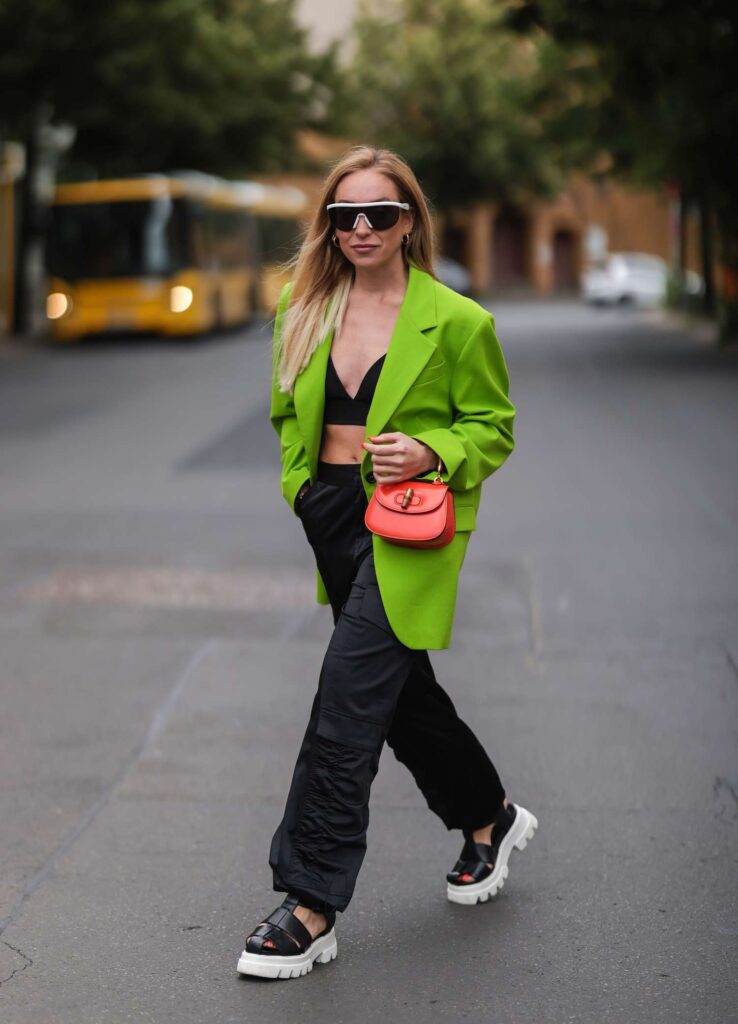 30 Ανοιξιάτικα Outfit Που Κάνουν Κάθε Γυναίκα να Δείχνει πιο Ψηλή και Κομψή