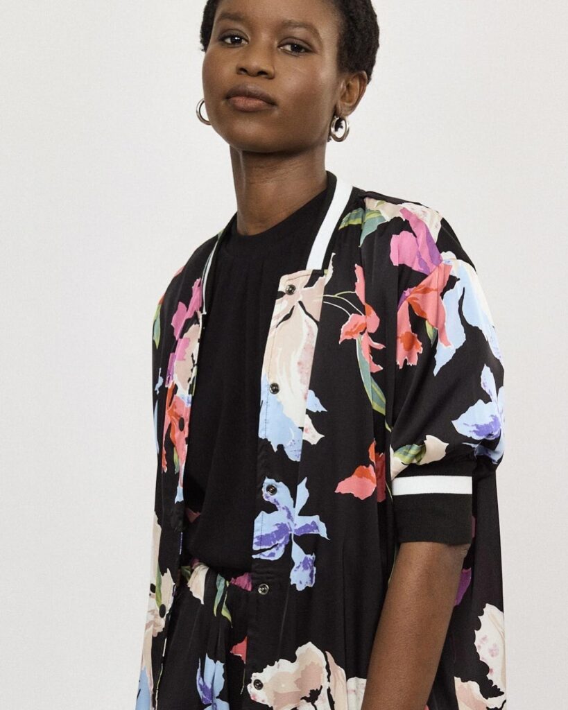 Ανοιξιάτικα πανωφόρια 2026: Τα κομμάτια που θα σε κάνουν να δείχνεις φρέσκια και κομψή