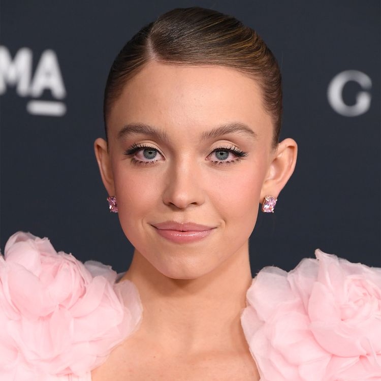 Balletcore μακιγιάζ: Η nude ροζ απόχρωση κραγιόν που απογειώνει το trend της σεζόν