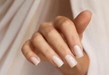 Το κόλπο για να κρατήσει το μανικιούρ περισσότερο (οι περισσότερες το κάνουν λάθος)