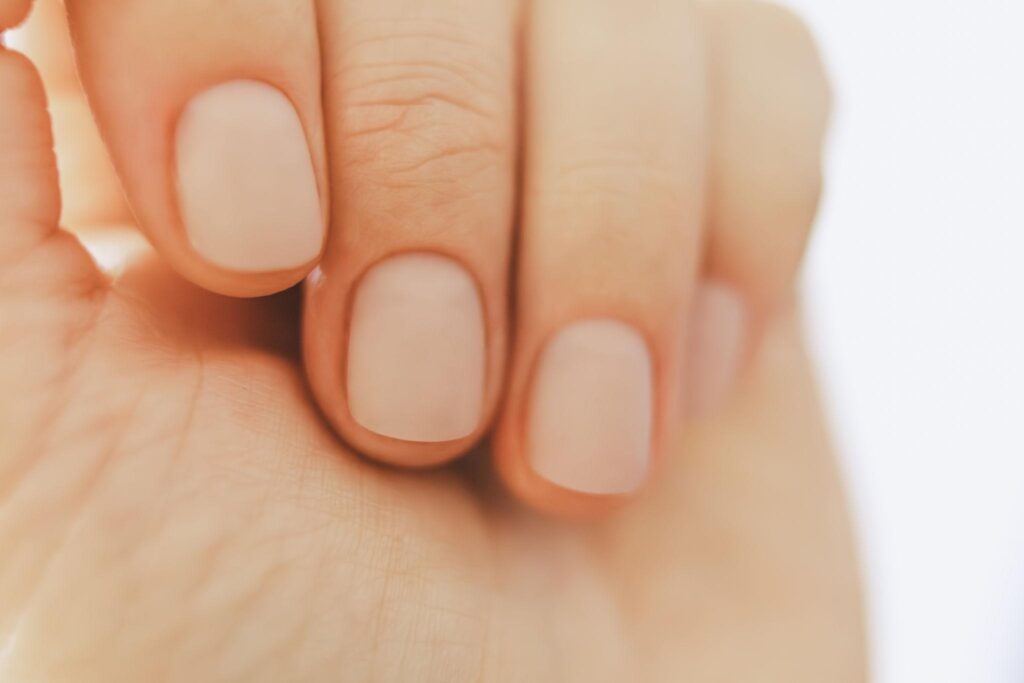 Το κόλπο για να κρατήσει το μανικιούρ περισσότερο (οι περισσότερες το κάνουν λάθος)