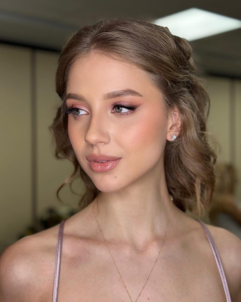 Άνοιξη 2026: το dusty pink είναι η πιο ρομαντική τάση της σεζόν