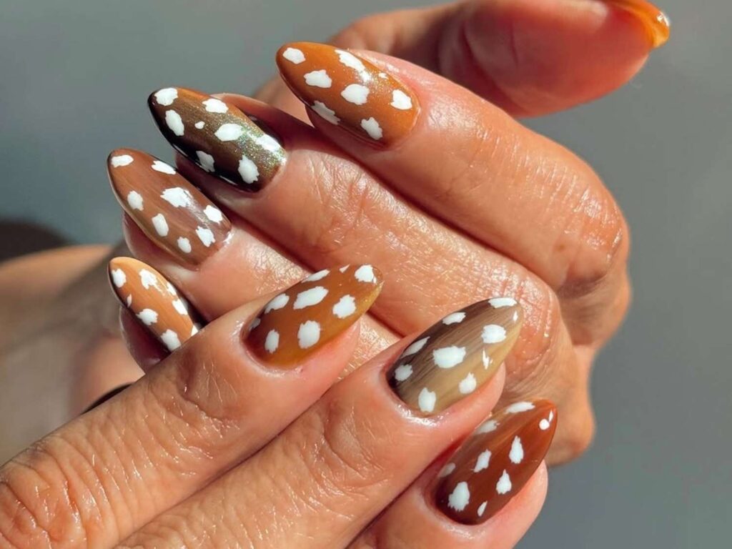 Fawn print nails: Το φυσικό trend νυχιών με έμπνευση από το ελάφι που κυριαρχεί φέτος