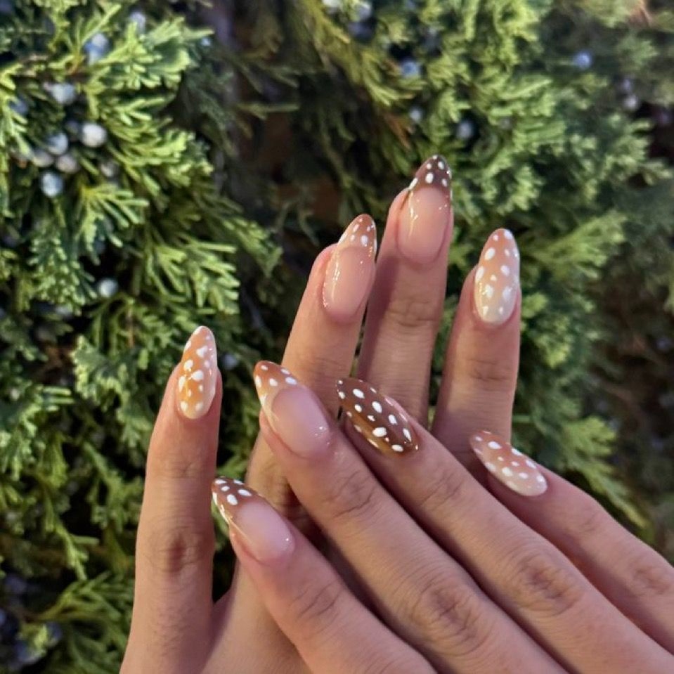 Fawn print nails: Το φυσικό trend νυχιών με έμπνευση από το ελάφι που κυριαρχεί φέτος