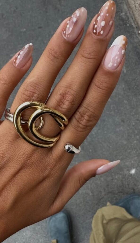 Fawn print nails: Το φυσικό trend νυχιών με έμπνευση από το ελάφι που κυριαρχεί φέτος