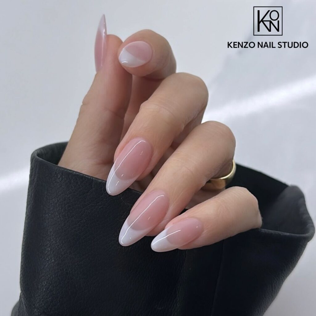 French Manicure 2026: 17 Μοντέρνες Παραλλαγές Που Θα Βλέπεις Παντού