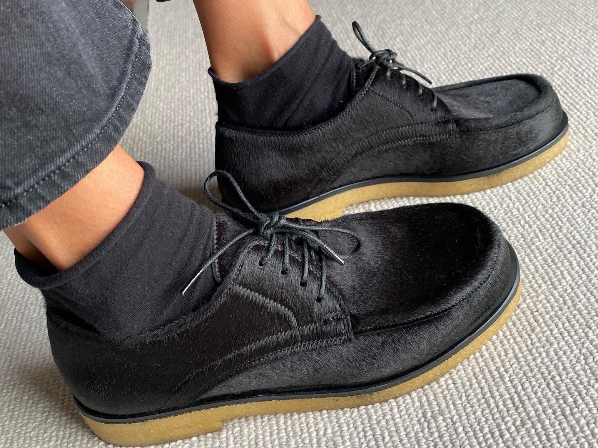 Grandpa shoes: Η τάση στα γυναικεία παπούτσια που κυριαρχεί το 2026