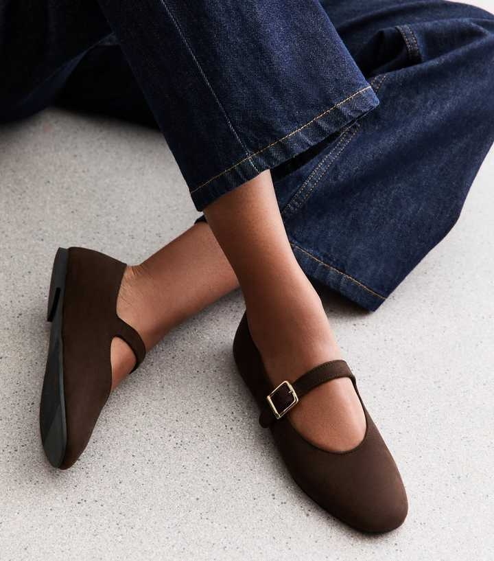 High vamp flats: Τα παπούτσια που αντικαθιστούν τις μπαλαρίνες και γίνονται η νέα τάση στη μόδα