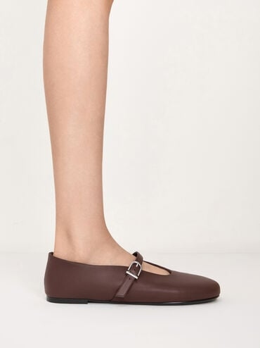 High vamp flats: Τα παπούτσια που αντικαθιστούν τις μπαλαρίνες και γίνονται η νέα τάση στη μόδα