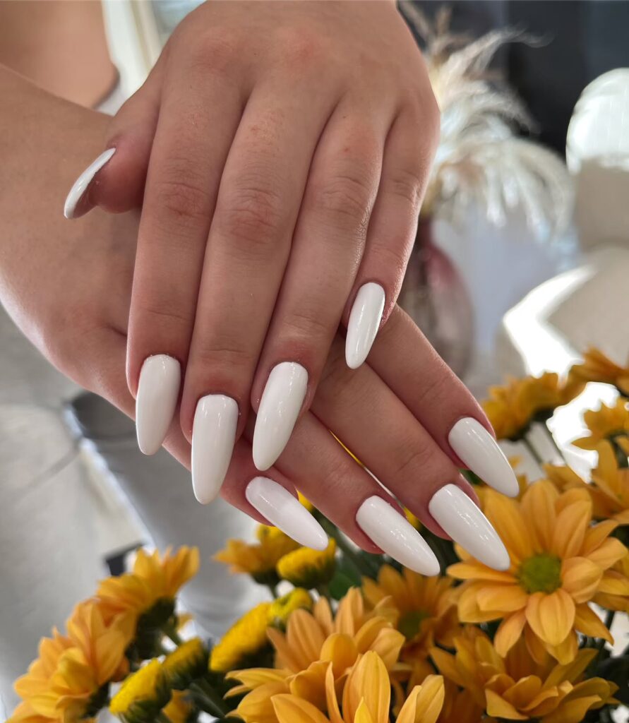 Icy λευκό μανικιούρ άνοιξη 2026: Η πιο καθαρή και κομψή τάση στα νύχια που θα βλέπεις παντού