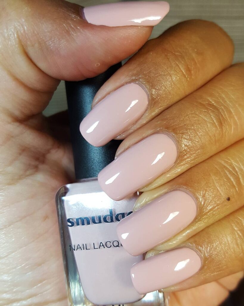 Μανικιούρ για ώριμες γυναίκες: Τα κομψά χρώματα που αναδεικνύουν τα χέρια μετά τα 40