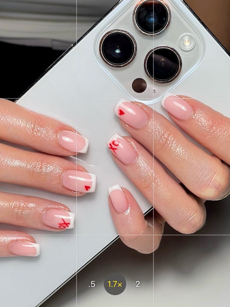 Μίνιμαλ μανικιούρ για τον Άγιο Βαλεντίνο: Η πιο κομψή επιλογή για ρομαντικά νύχια