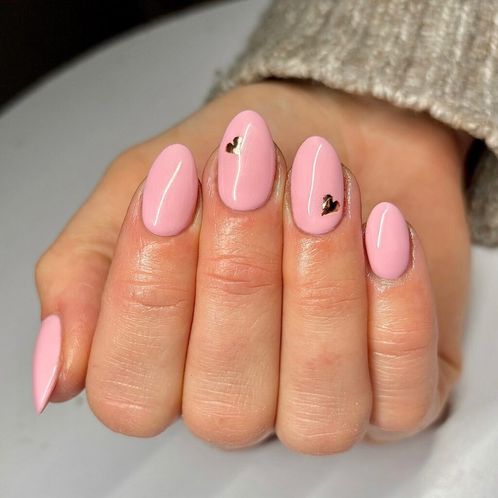 Μίνιμαλ μανικιούρ για τον Άγιο Βαλεντίνο: Η πιο κομψή επιλογή για ρομαντικά νύχια