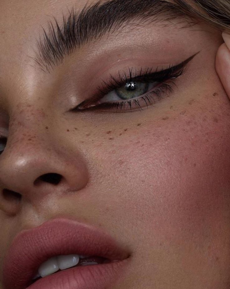 Μολύβι ματιών και χρώμα ματιών: Ποια απόχρωση σου αναδεικνύει πραγματικά το βλέμμα