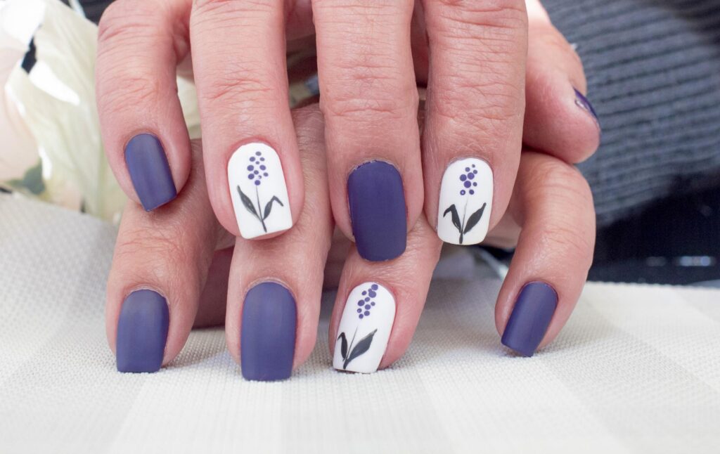 Λουλούδια στα νύχια: 22 ρομαντικά σχέδια για την άνοιξη