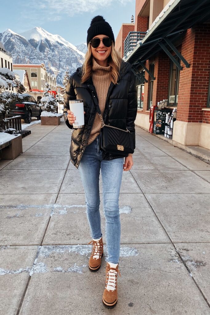 5 κομψά outfits για βουνό και πόλη, στιλάτες εμφανίσεις που φοριούνται παντού