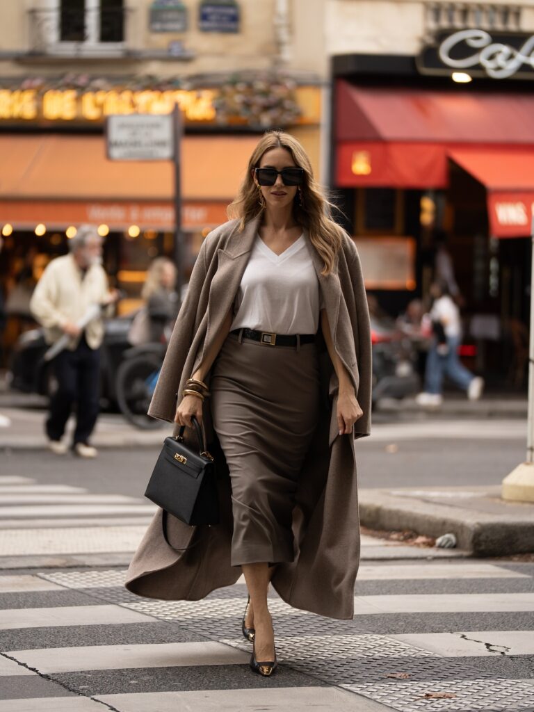 Pencil φούστα: Το διαχρονικό κομμάτι που χαρίζει κομψότητα σε κάθε γυναικεία εμφάνιση