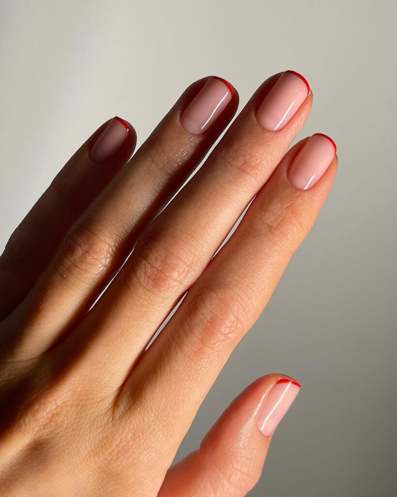 Red nails: 25 αποχρώσεις και σχέδια που ταιριάζουν σε όλες