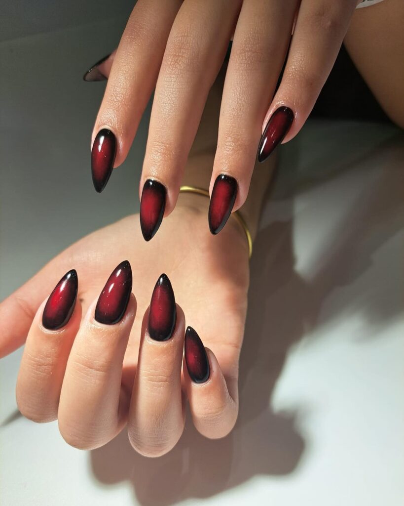 Red nails: 25 αποχρώσεις και σχέδια που ταιριάζουν σε όλες