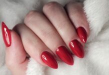 Red nails: 25 αποχρώσεις και σχέδια που ταιριάζουν σε όλες
