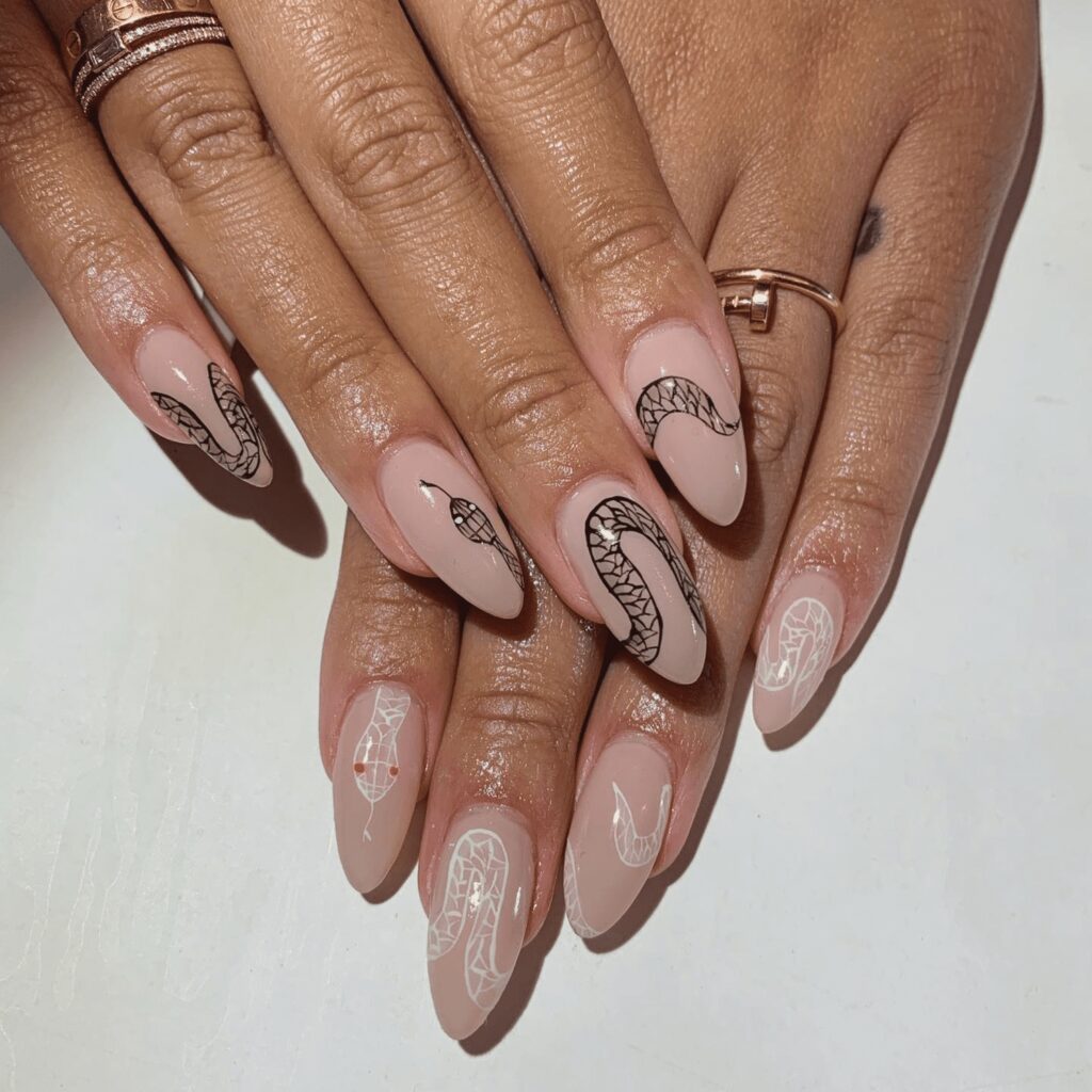 Snake Nails: 19 εντυπωσιακά σχέδια (χωρίς να φαίνονται υπερβολικά)