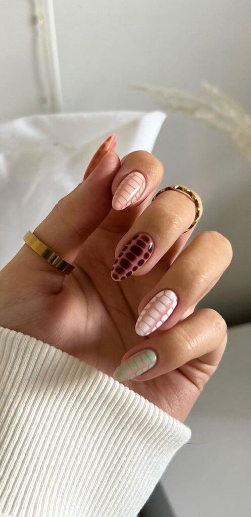 Snake Nails: 19 εντυπωσιακά σχέδια (χωρίς να φαίνονται υπερβολικά)
